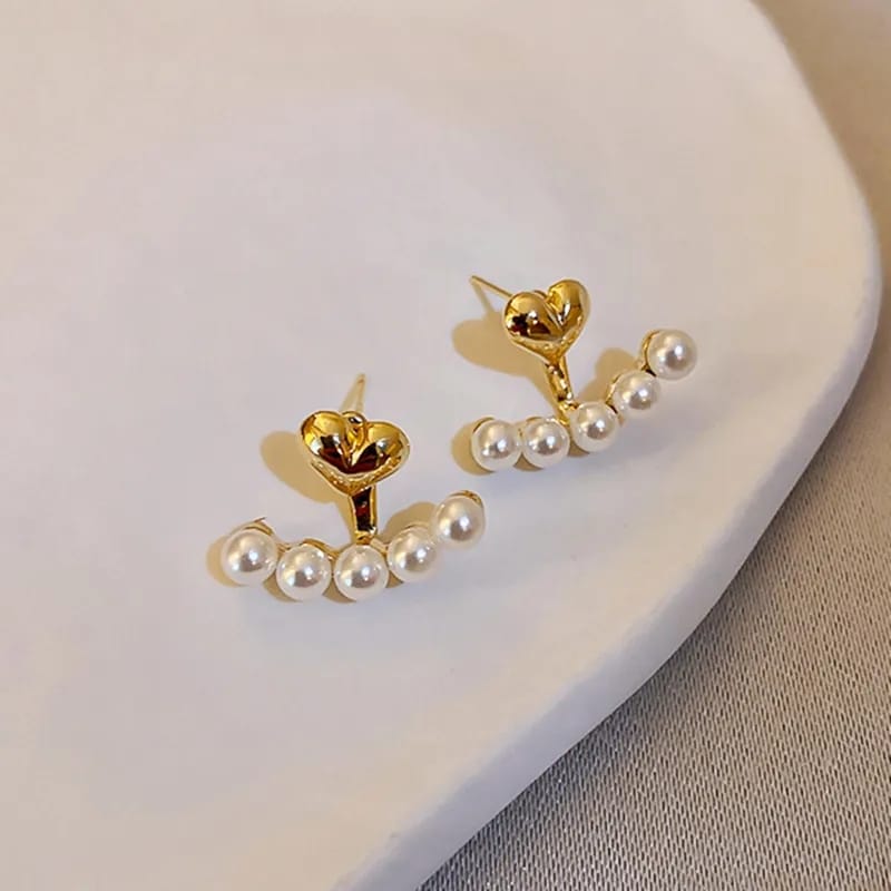 Pearl ear studs
