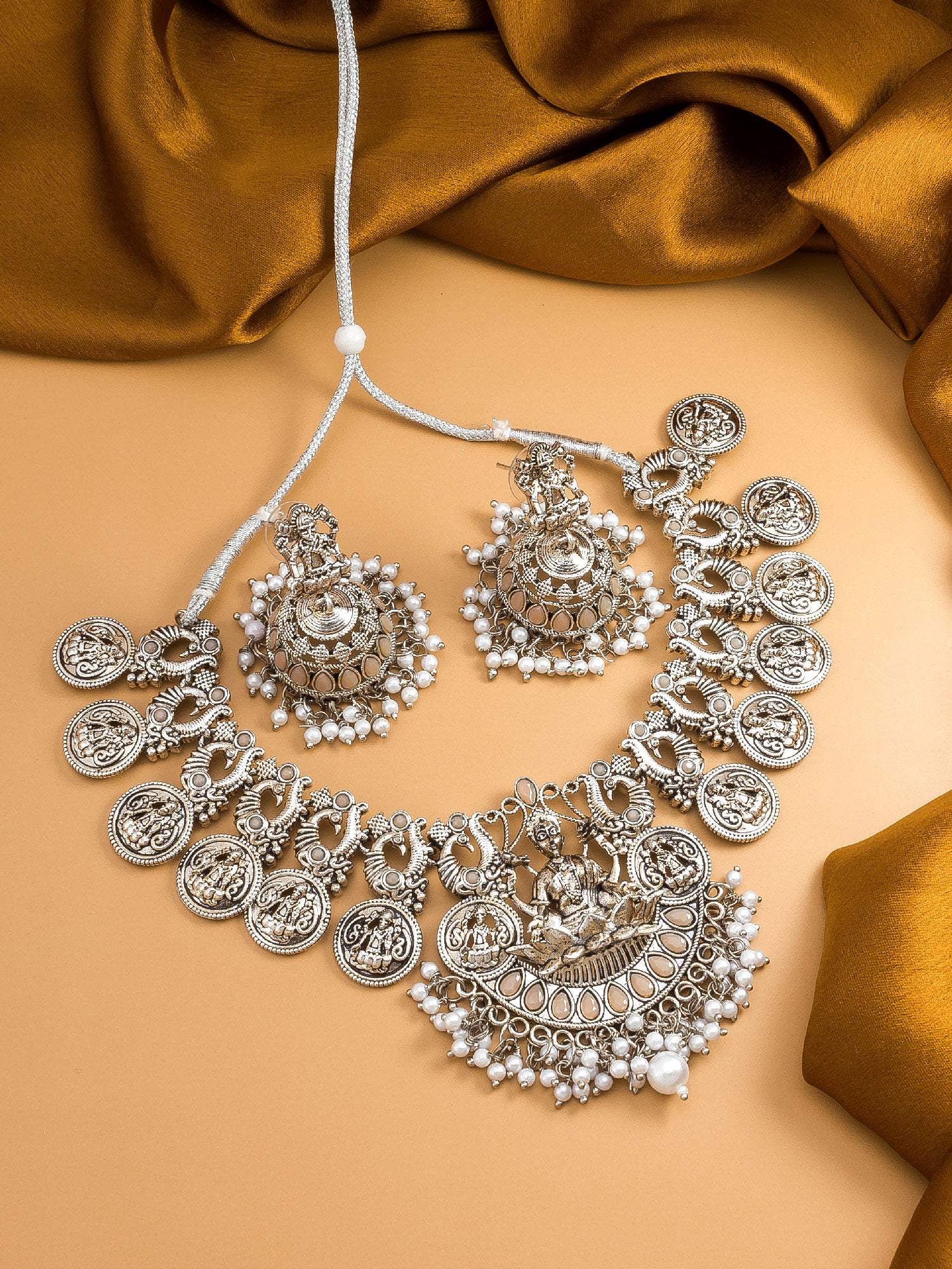 White Oxidized Studded Set