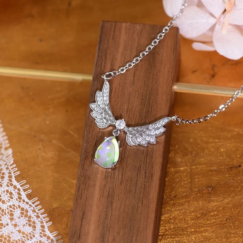 Angel wings necklace