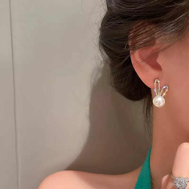 Rabbit ear studs